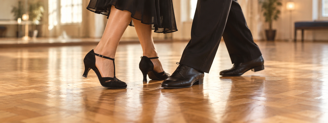 Tanzschuhe für den ersten Tanzkurse. Symbolbild erstellt mit KI